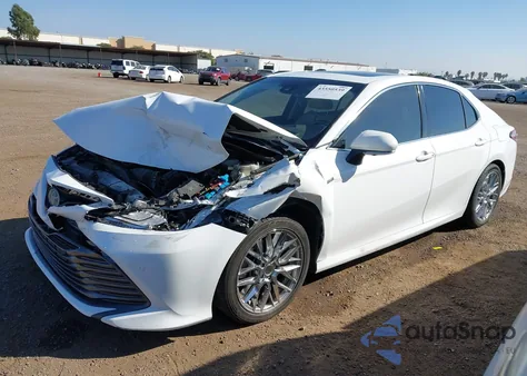 2018 Toyota Camry Hybrid Xle z USA, uszkodzony, nr VIN 4T1B21HK0JU009754